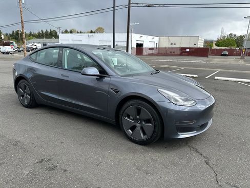 Used 2023 Tesla Model 3 Standard Range image 8