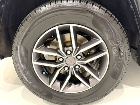 Used 2019 Jeep Grand Cherokee Limited w/ Luxury Group II image 14