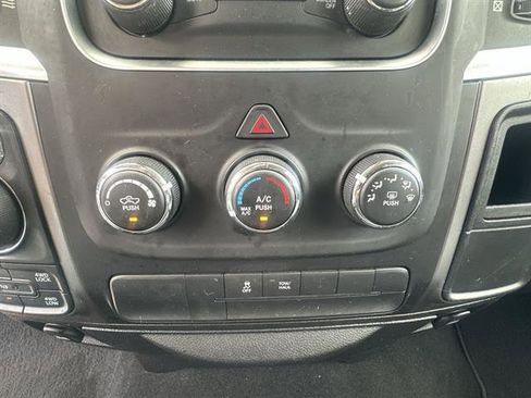 Used 2022 RAM 1500 Classic SLT image 39