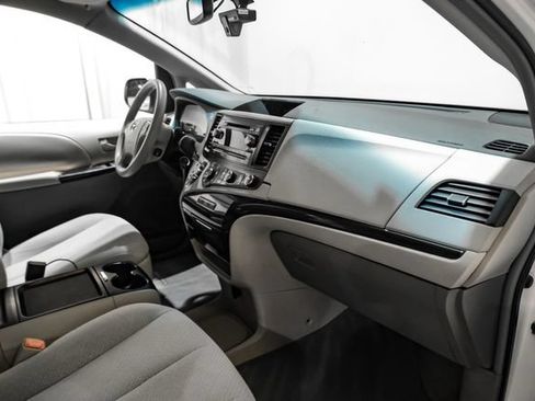 Used 2011 Toyota Sienna LE FWD image 14