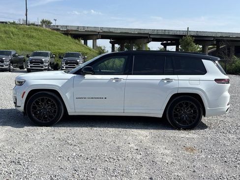 Used 2024 Jeep Grand Cherokee L Summit w/ High Altitude Package AWD/4WD image 10