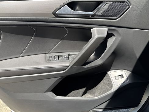 Certified 2024 Volkswagen Tiguan SE FWD image 9