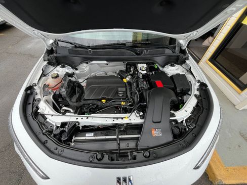 Used 2025 Buick Envista Sport Touring image 34