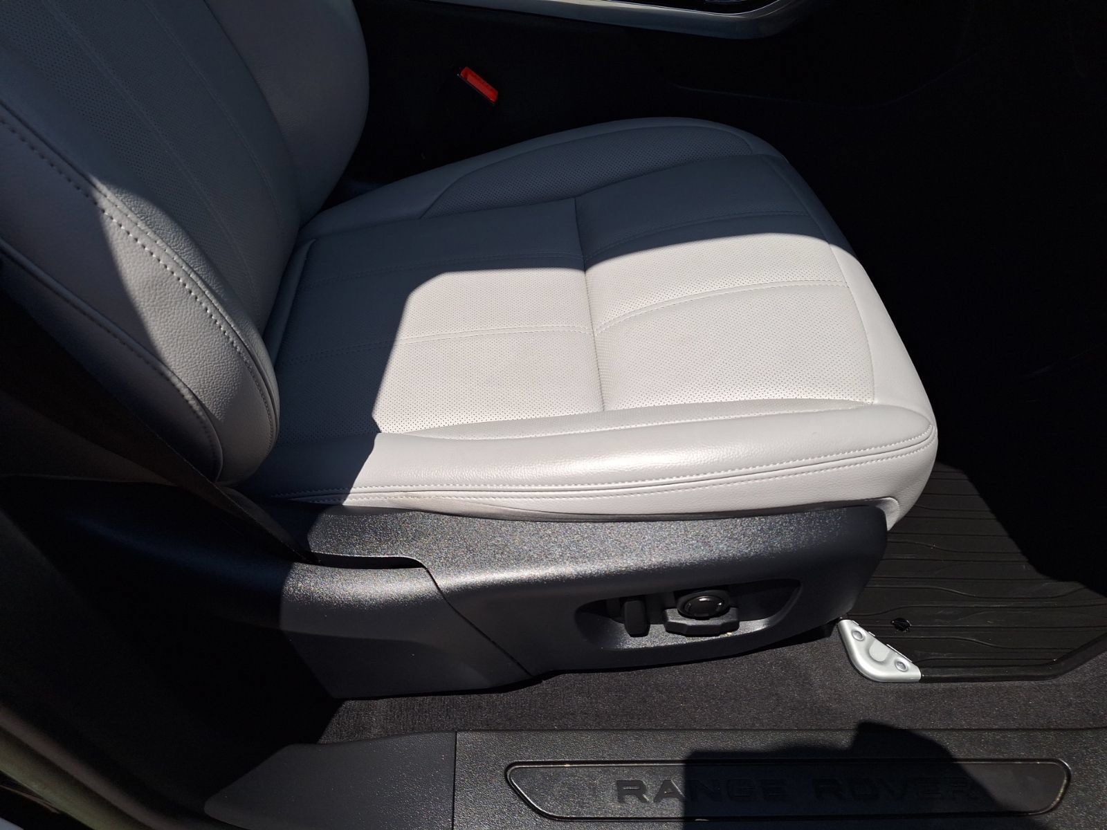 Used 2023 Land Rover Range Rover Evoque SE AWD/4WD image 34