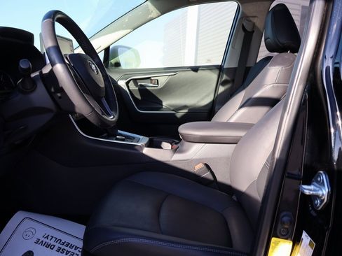 Used 2022 Toyota RAV4 Limited image 23