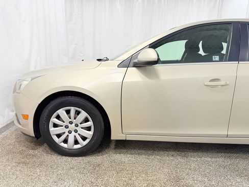 Used 2011 Chevrolet Cruze LT FWD image 4