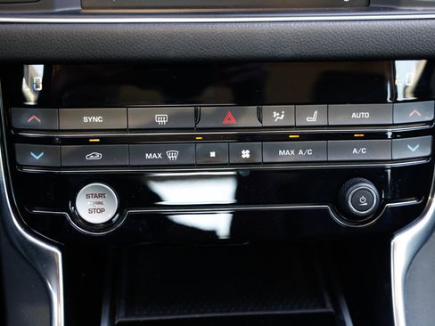 Used 2018 Jaguar XF Prestige image 35