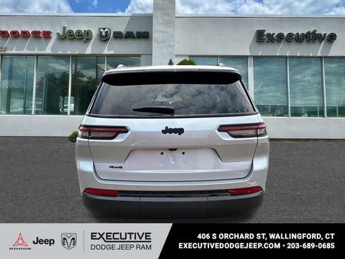 Used 2023 Jeep Grand Cherokee L Laredo AWD/4WD image 3