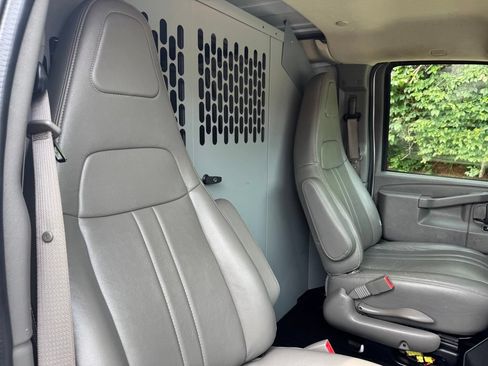 Used 2017 Chevrolet Express 2500 RWD image 11