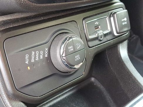 Used 2023 Jeep Renegade Trailhawk AWD/4WD image 24