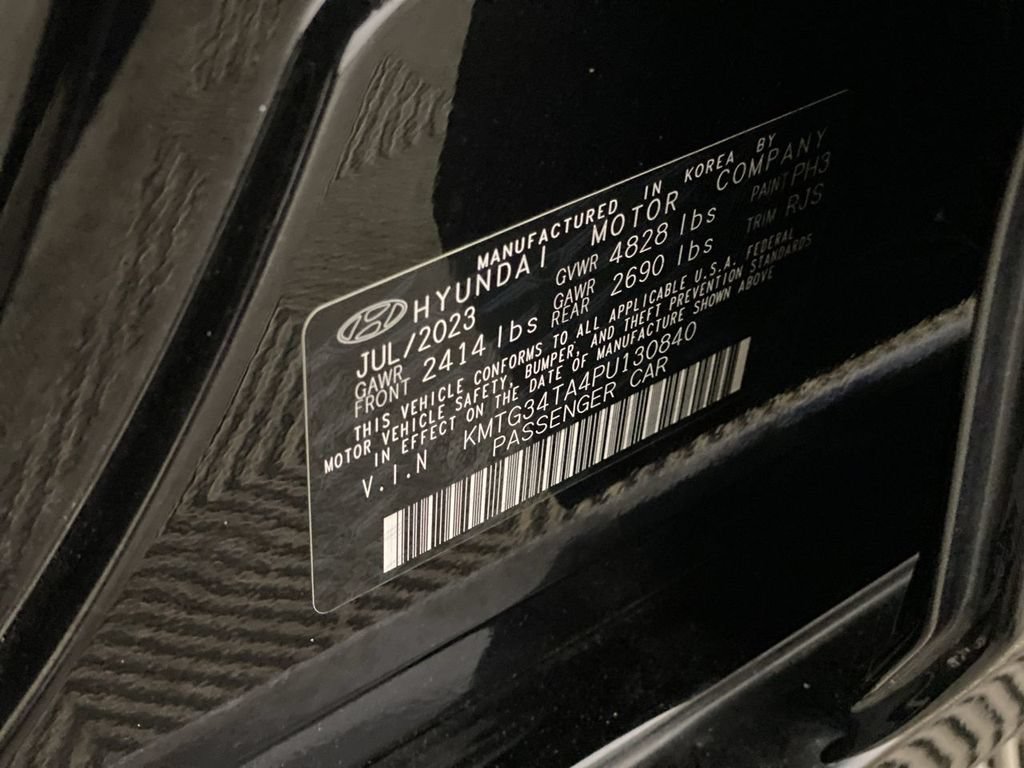 Used 2023 Genesis G70 2.0T AWD/4WD image 39