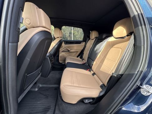 Used 2024 Porsche Cayenne S image 27