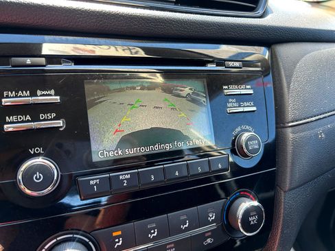 Used 2017 Nissan Rogue S image 20