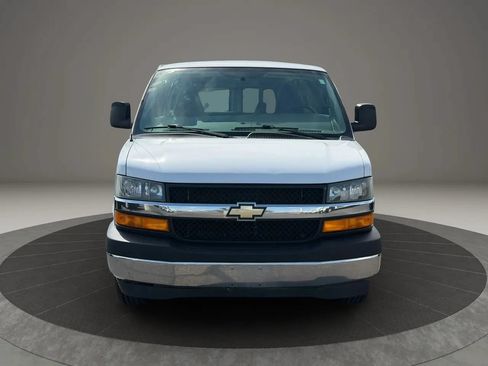 Used 2018 Chevrolet Express 2500 w/ Driver Convenience Package RWD image 9