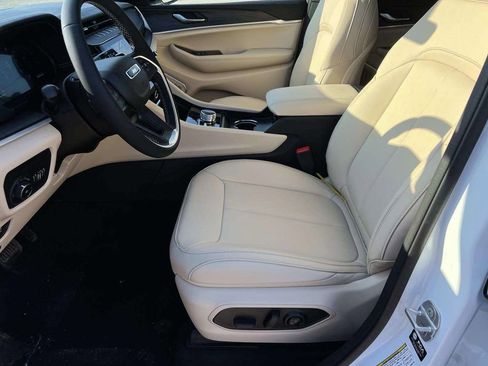 New 2026 Jeep Grand Cherokee L Limited image 8