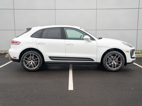 Certified 2025 Porsche Macan AWD/4WD image 8