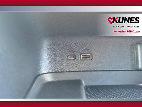 Used 2024 Chevrolet Traverse LT AWD/4WD image 34