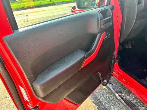 Used 2014 Jeep Wrangler Unlimited Sahara w/ Connectivity Group image 24