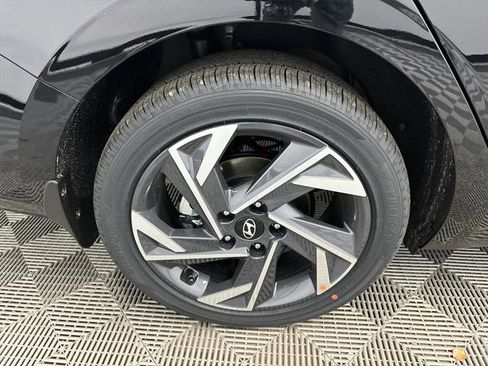 New 2026 Hyundai Elantra Limited image 18