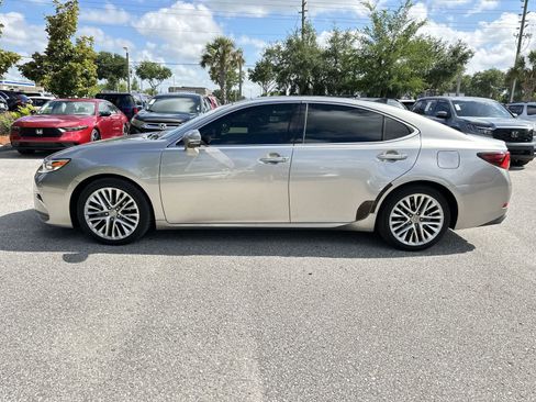 Used 2016 Lexus ES 350 w/ Ultra Luxury Package FWD image 3