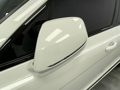 Used 2024 Bentley Bentayga image 12