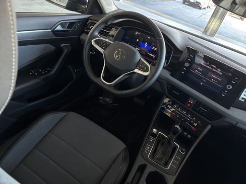 Used 2025 Volkswagen Jetta SE image 32