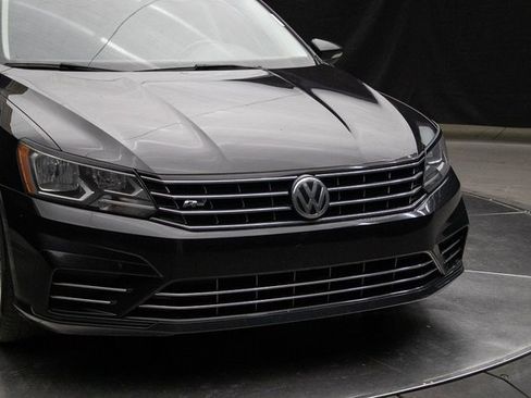Used 2018 Volkswagen Passat 2.0T R-Line image 3