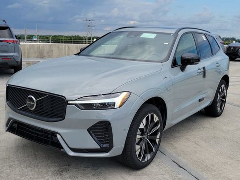New 2026 Volvo XC60 T8 Plus w/ Climate Package AWD/4WD image 3