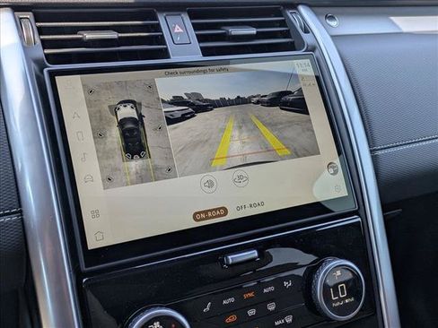 New 2025 Land Rover Discovery Dynamic SE AWD/4WD image 13