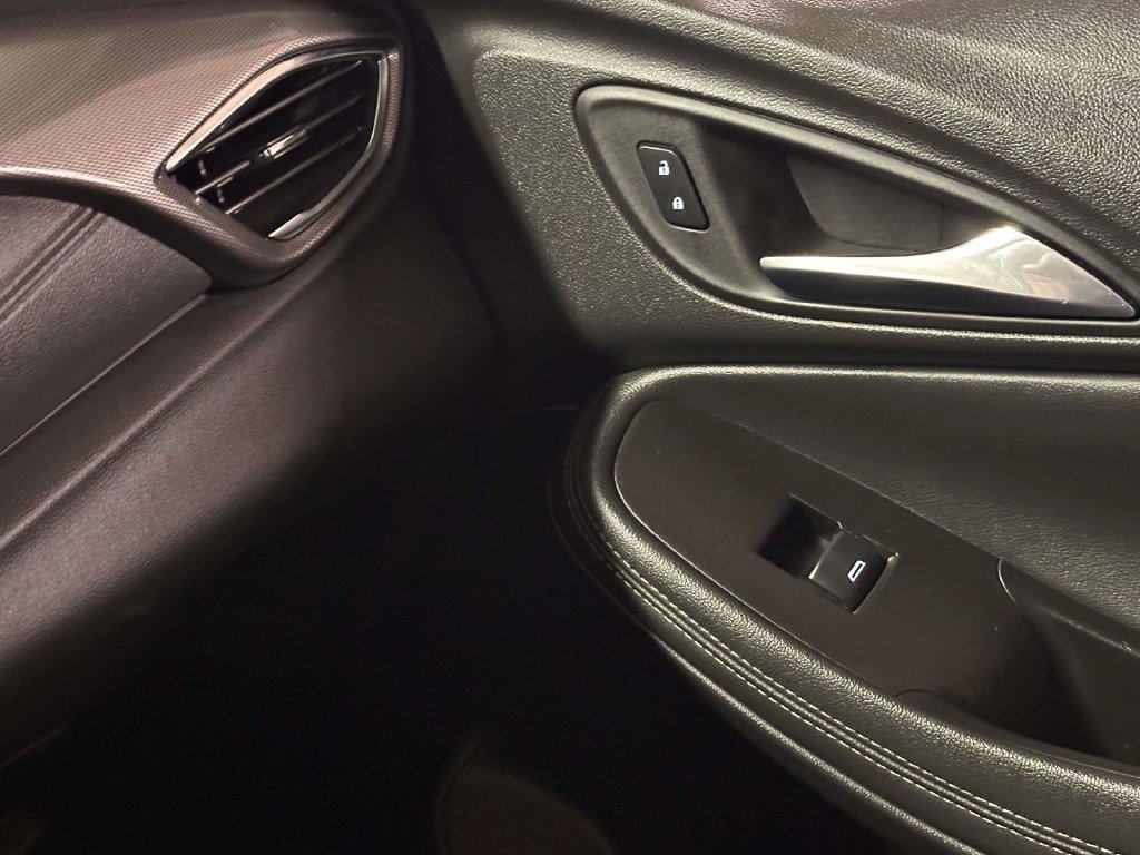 Used 2023 Buick Encore GX Select w/ Sport Touring Package FWD image 23