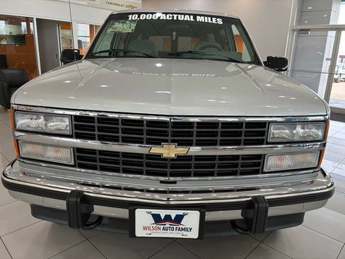 Used 1993 Chevrolet Suburban 4WD image 8
