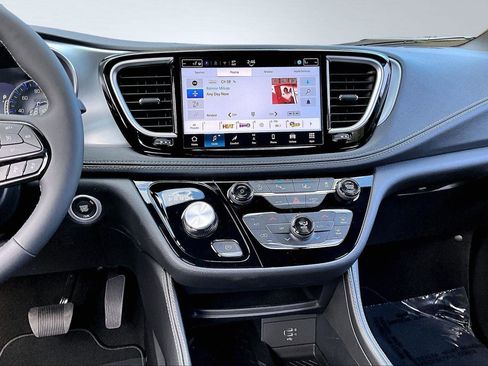 New 2026 Chrysler Pacifica Limited w/ S Appearance Package image 8