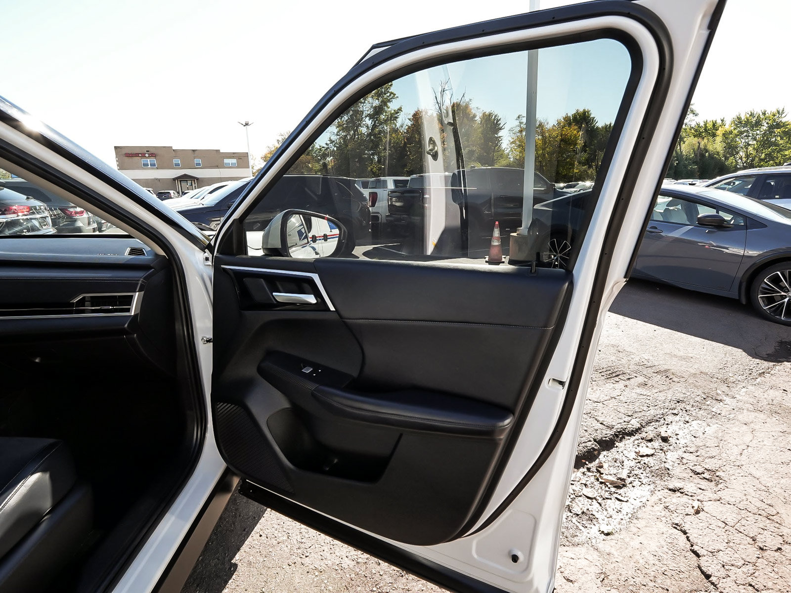 Used 2024 Mitsubishi Outlander SE AWD/4WD image 12