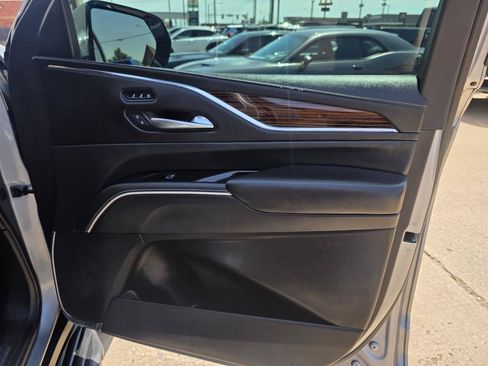 Used 2024 Cadillac Escalade Premium Luxury AWD/4WD image 18