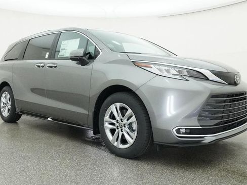 New 2026 Toyota Sienna Limited FWD image 6