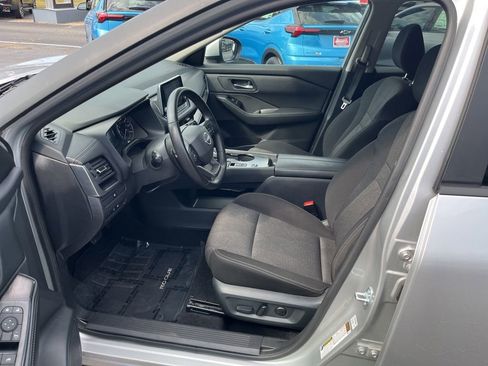 Used 2025 Nissan Rogue SV FWD image 47