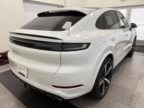 Certified 2026 Porsche Cayenne Coupe AWD/4WD image 7