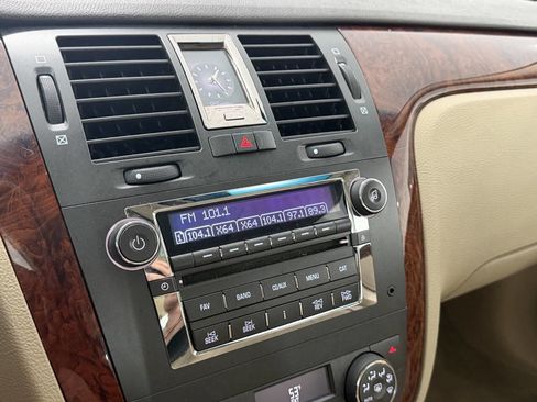 Used 2007 Cadillac DTS Luxury I w/ Trunk Convenience Package FWD image 31