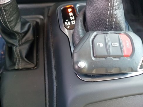 Used 2025 Jeep Gladiator Sport image 26