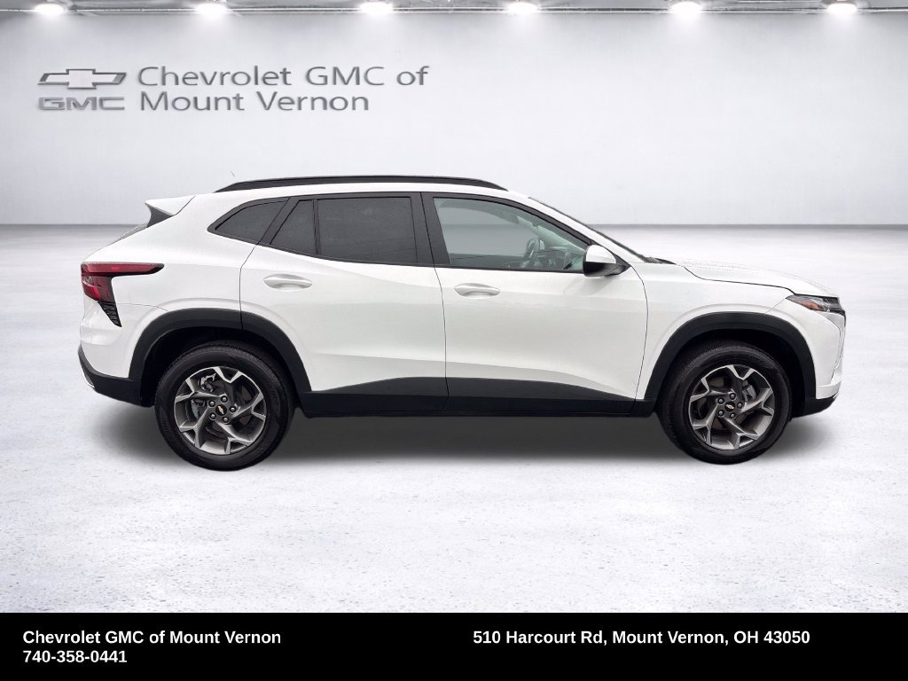 Used 2025 Chevrolet Trax LT FWD image 7