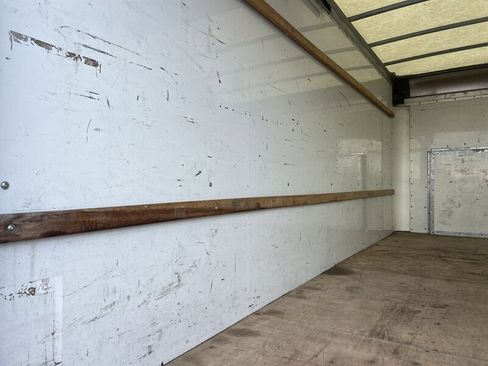 Used 2022 Ford E-350 and Econoline 350 Super Duty image 12