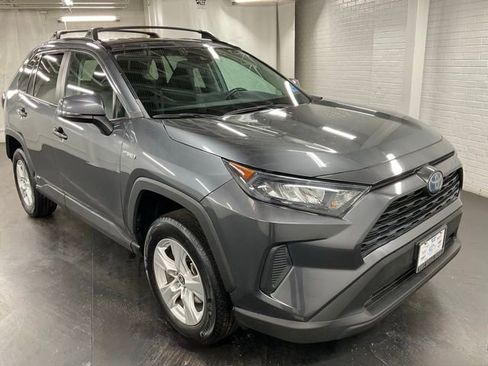 Used 2021 Toyota RAV4 LE image 7
