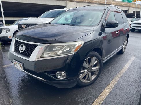 Used 2015 Nissan Pathfinder Platinum w/ Family Entertainment Package image 1