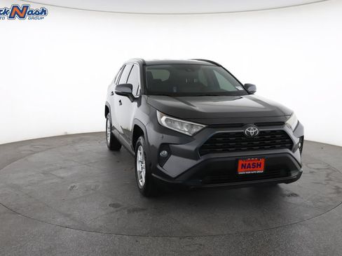 Used 2021 Toyota RAV4 XLE FWD image 3