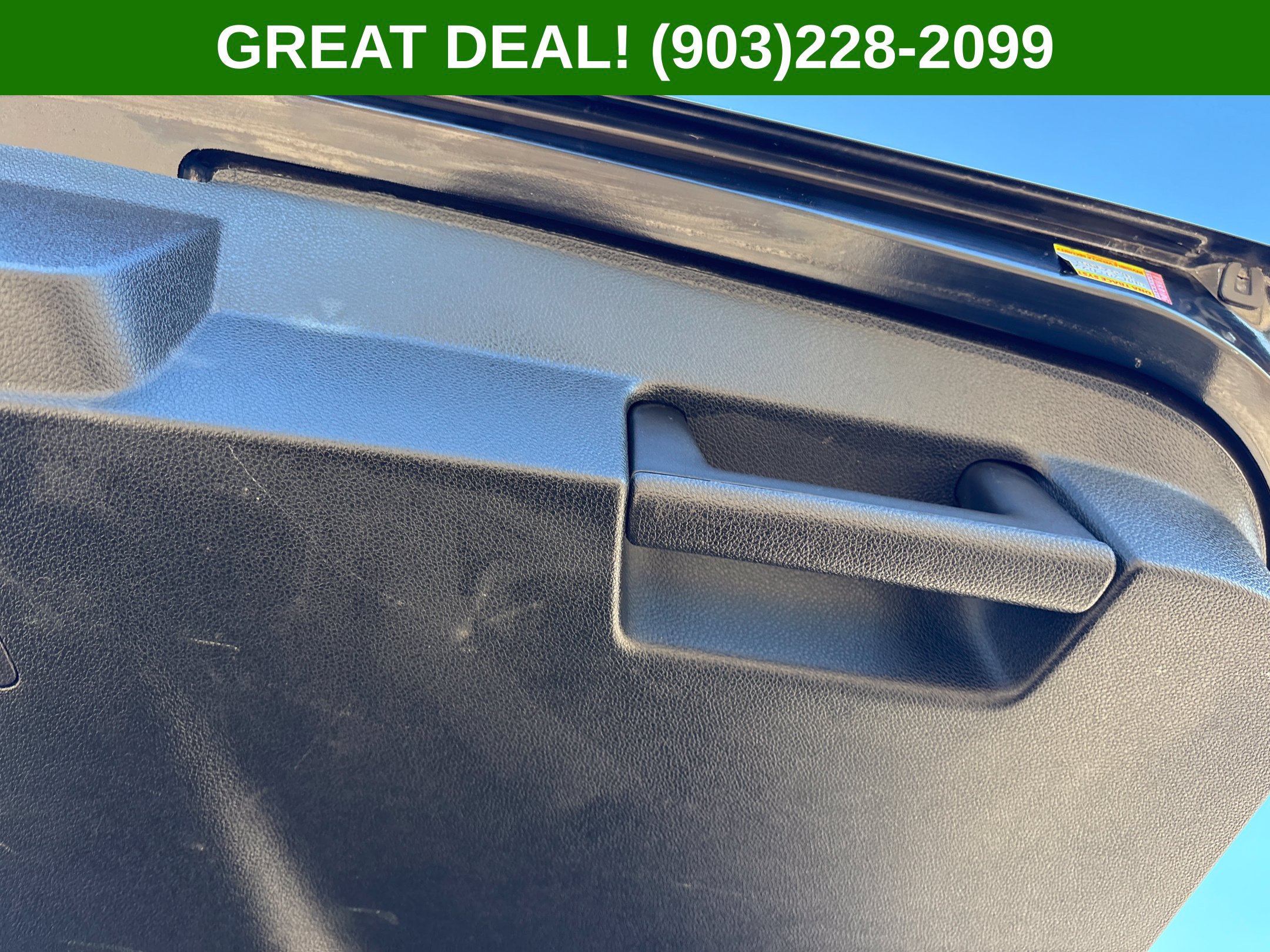 Used 2018 Ford Explorer XLT FWD image 12