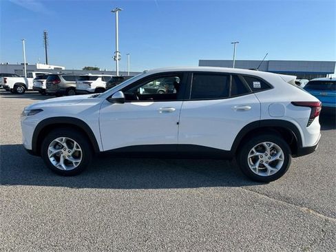 New 2026 Chevrolet Trax LS image 2