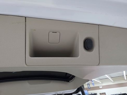 Used 2016 Cadillac Escalade 4WD image 16
