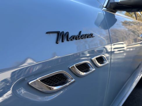 Used 2022 Maserati Quattroporte Modena Q4 image 9