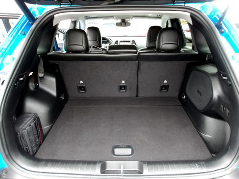 Used 2021 Jeep Cherokee Trailhawk w/ Sun, Sound & Nav Group image 11