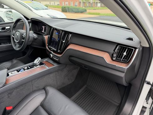 Used 2023 Volvo XC60 B5 Ultimate w/ Climate Package FWD image 16